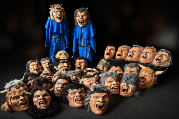 1000178510 Komplette Guggemusik-Kostüme zu verkaufen: 'Blue Beasts'
